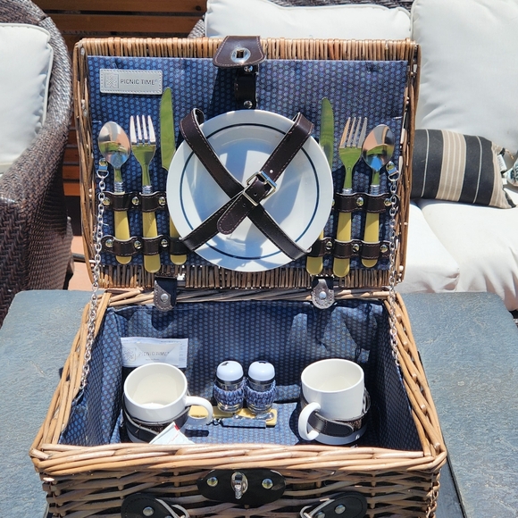 Vintage Picnic Basket - Picture 6 of 6
